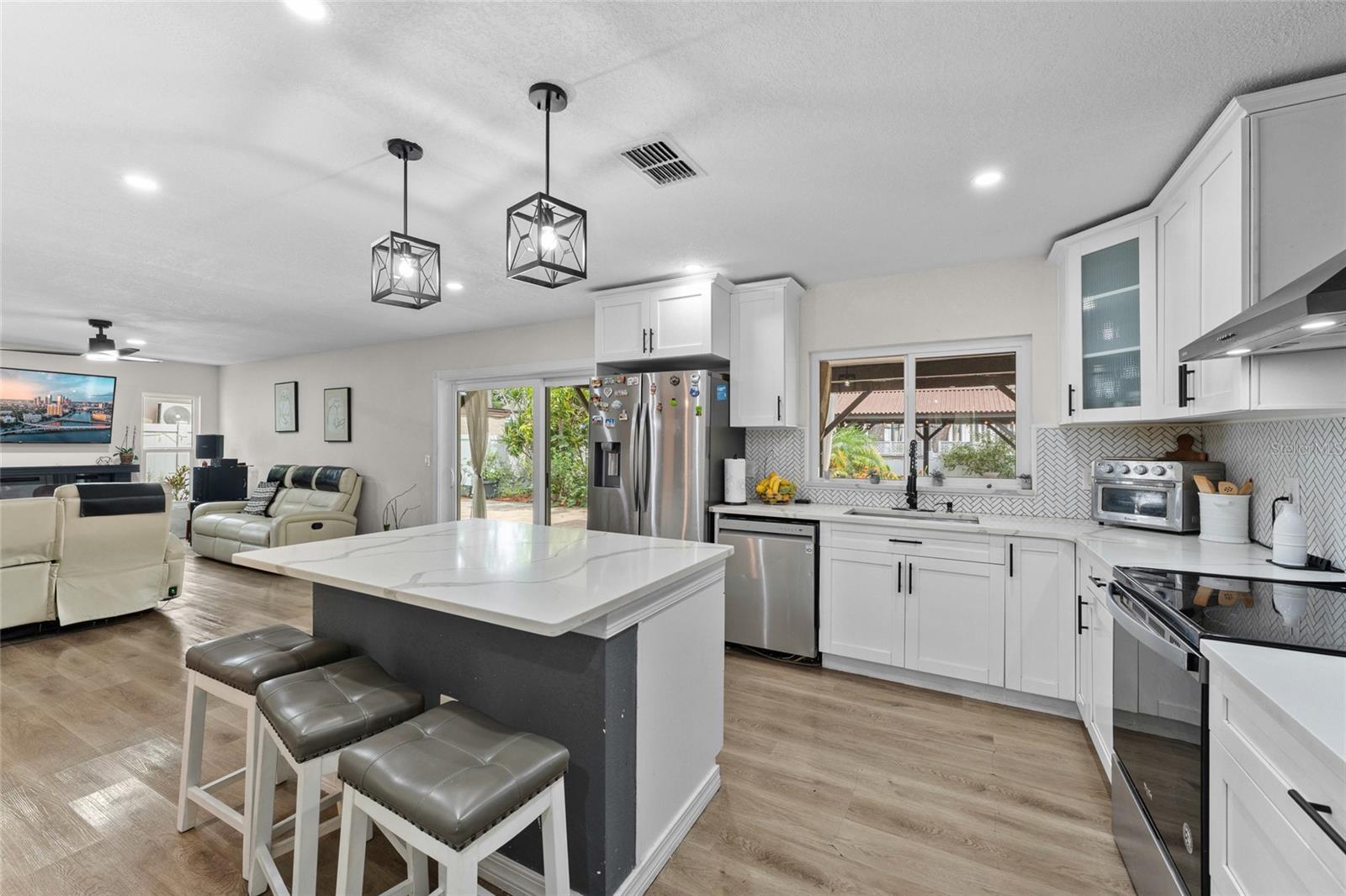 7712 WINGING WAY DR, TAMPA, FL, 33615