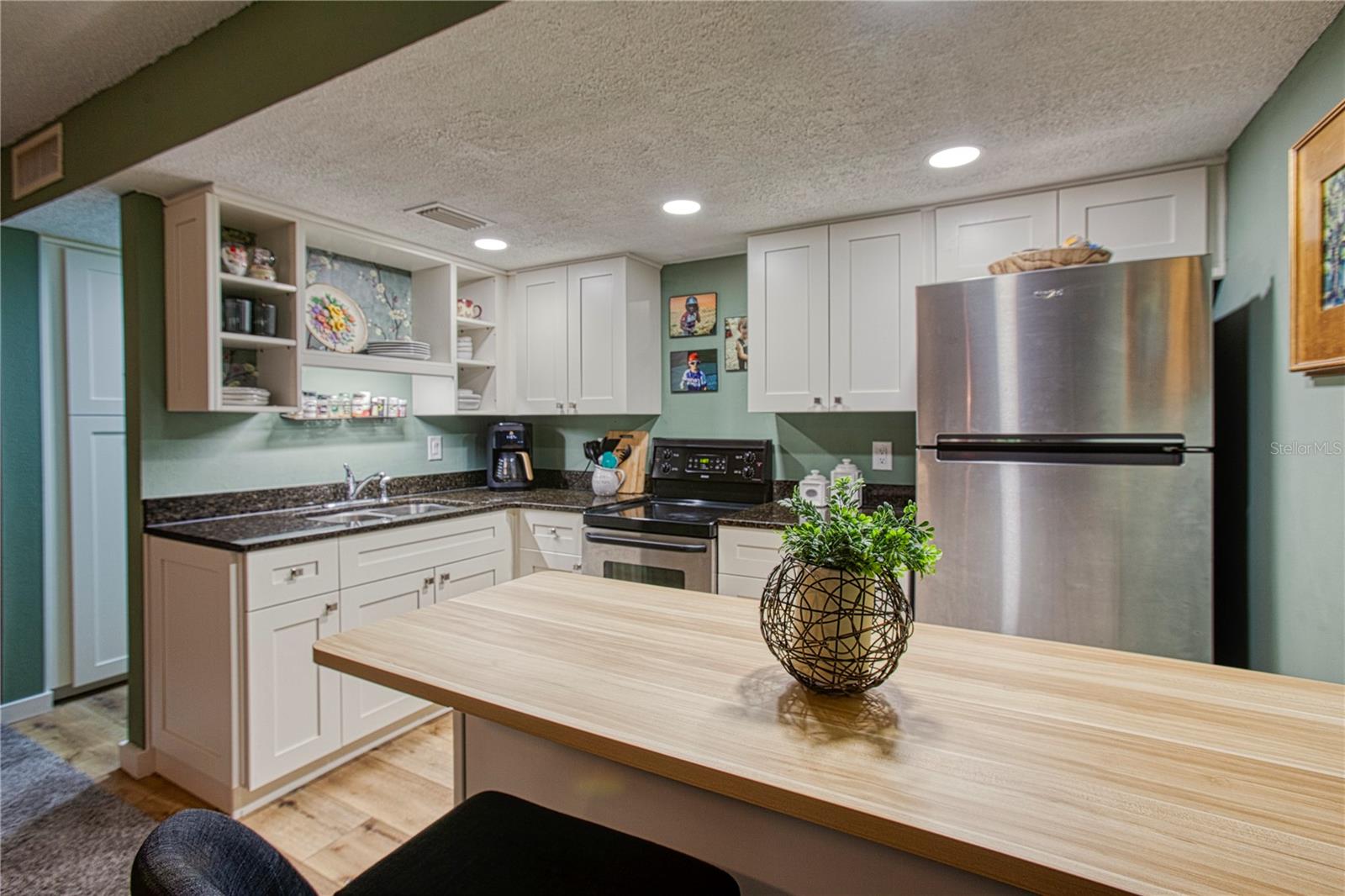 TB8407366 Property Photo