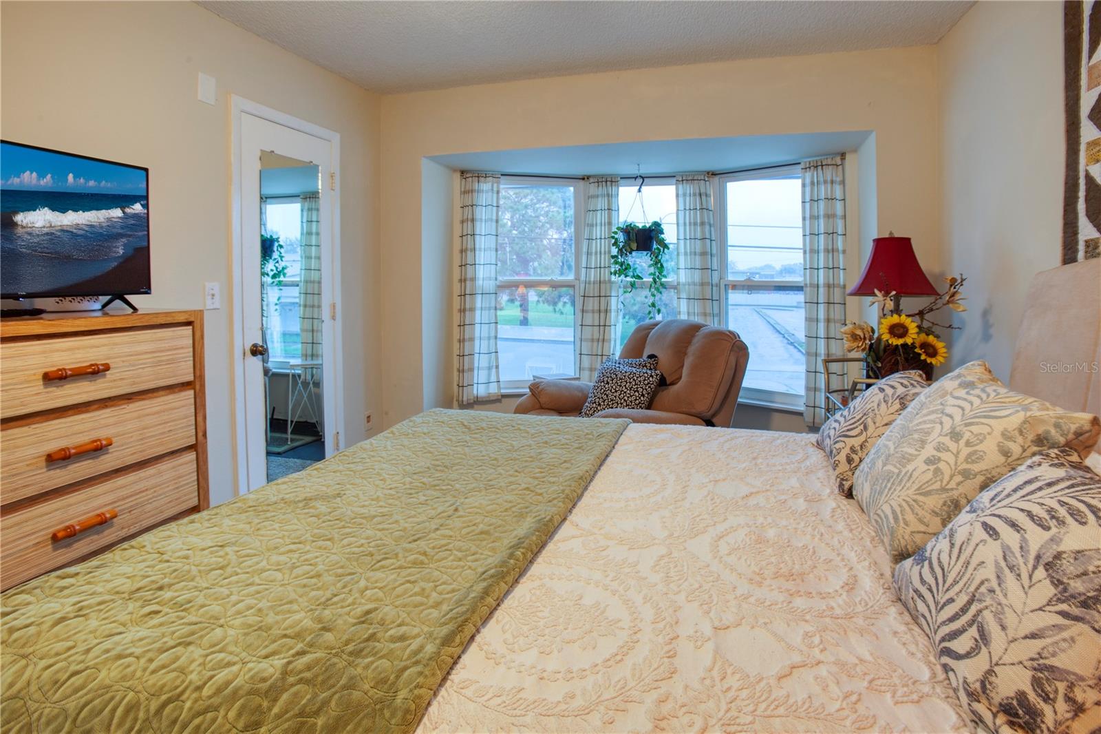 TB8407366 Property Photo