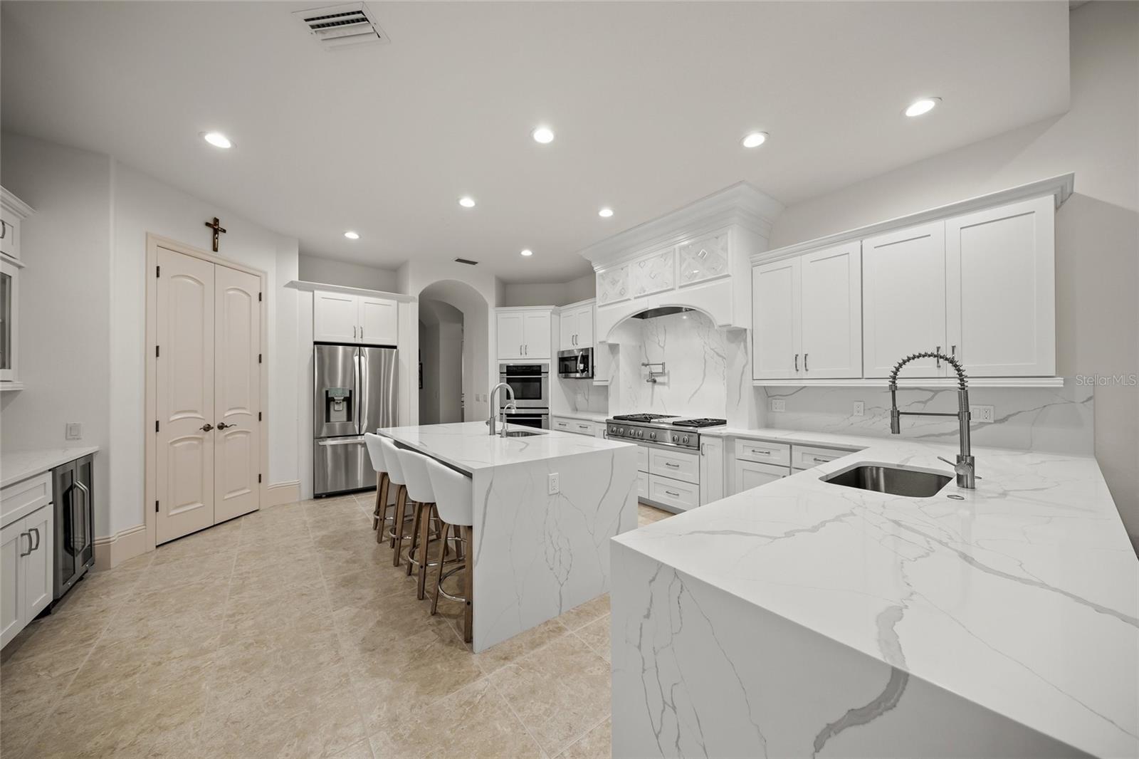A4658917 Property Photo
