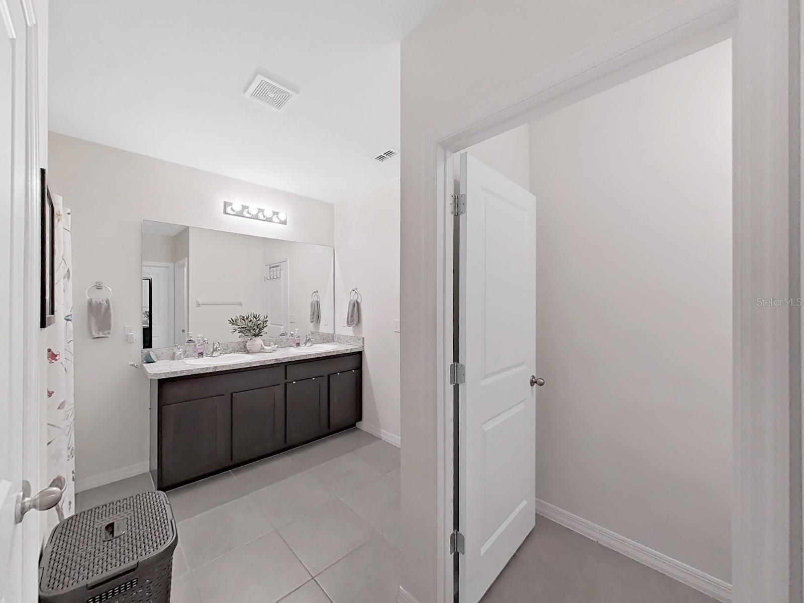 8112 BILSTON VILLAGE LN, GIBSONTON, FL, 33534