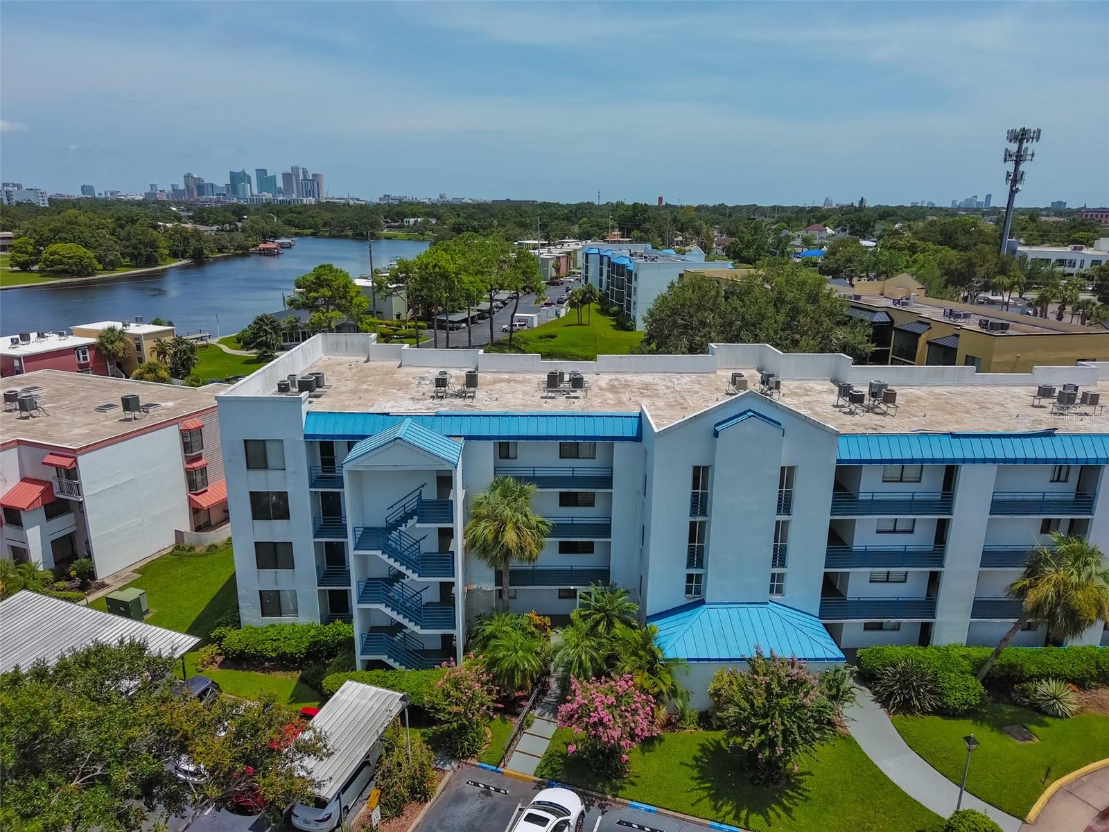 2424 W TAMPA BAY BLVD #L301, TAMPA, FL, 33607