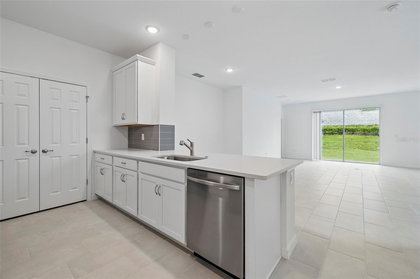 27476 BLACK KITE AVE, HOWEY IN THE HILLS, FL, 34737