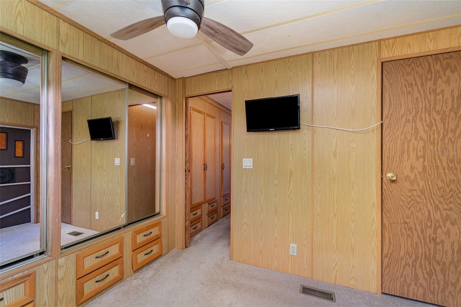 V4943811 Property Photo