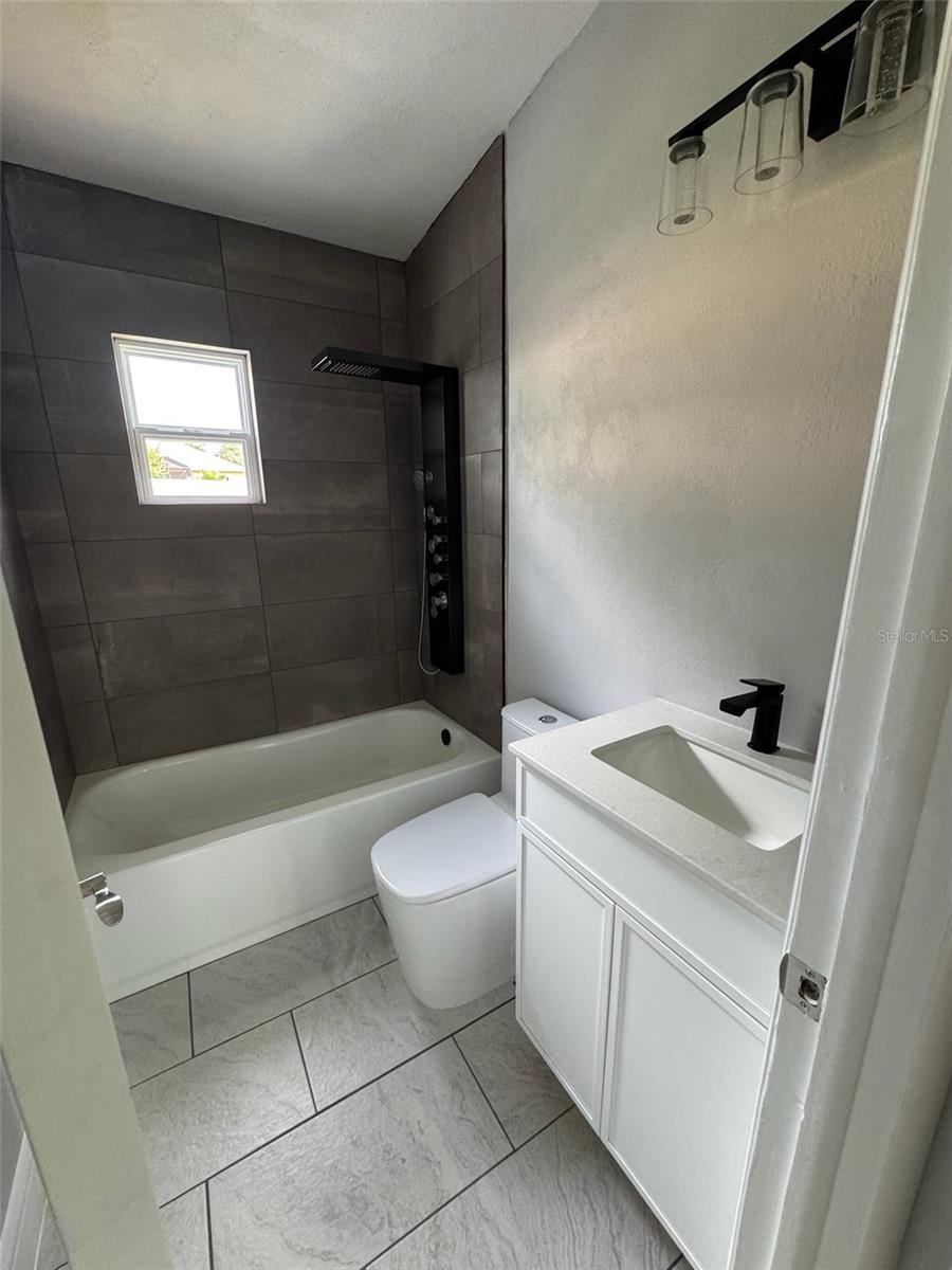 3951 WALKER RD, APOPKA, FL, 32703