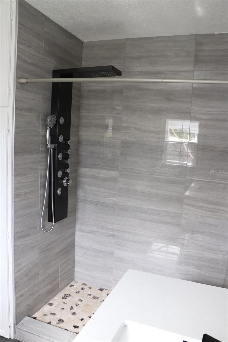 3951 WALKER RD, APOPKA, FL, 32703