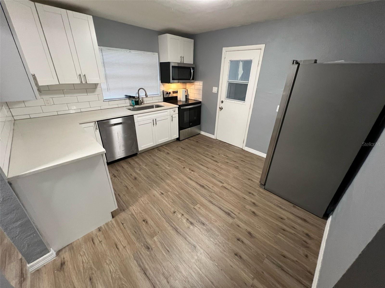 801 E LAKE AVE, TAMPA, FL, 33603