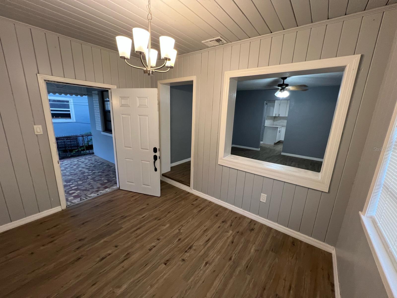 801 E LAKE AVE, TAMPA, FL, 33603