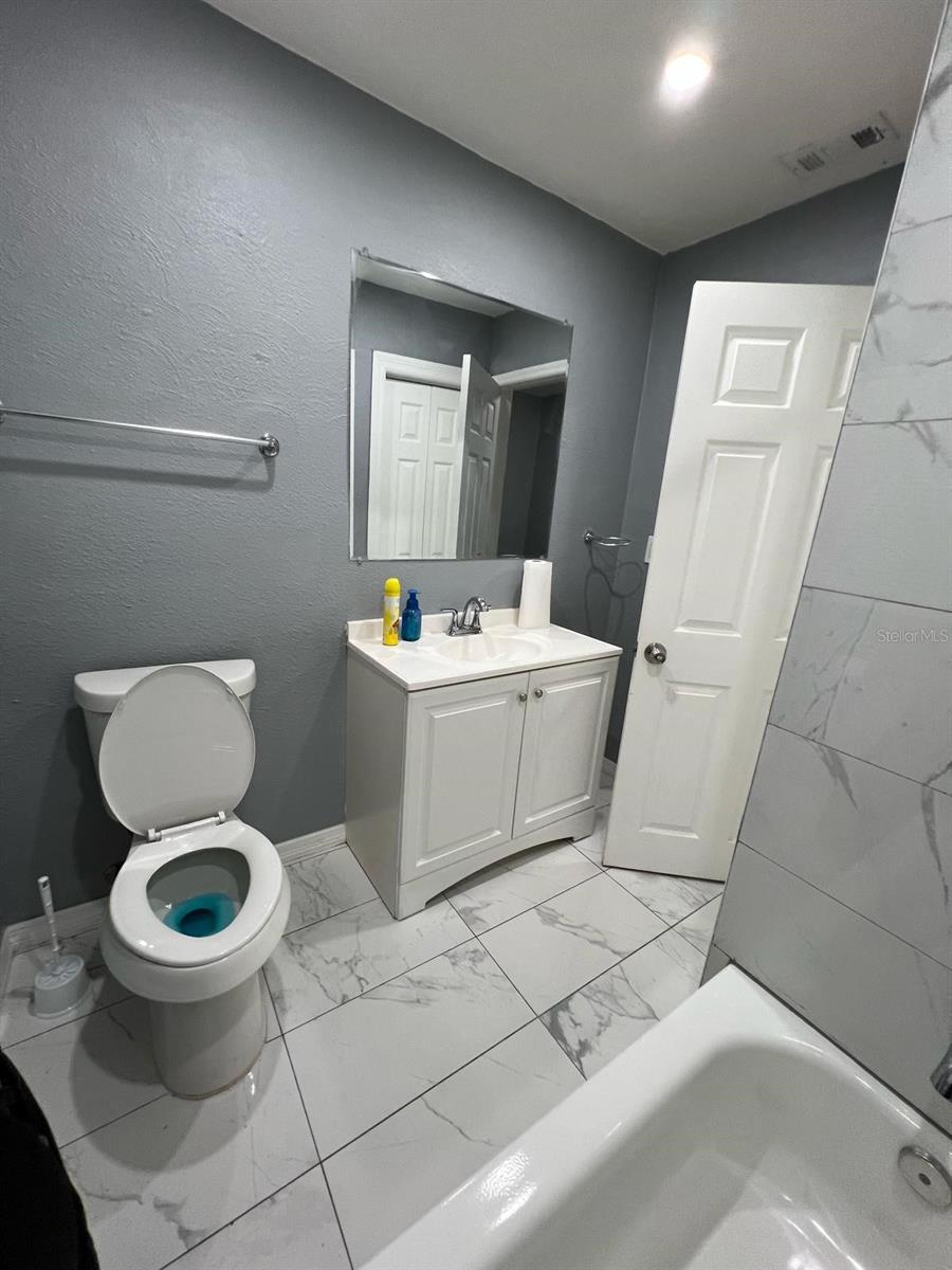 801 E LAKE AVE, TAMPA, FL, 33603