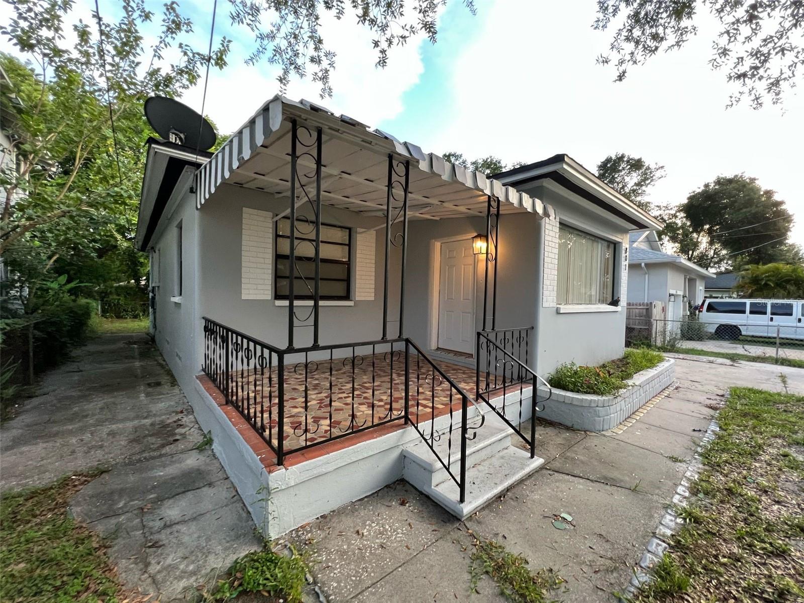 801 E LAKE AVE, TAMPA, FL, 33603