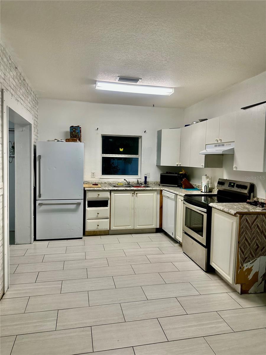 2325 28TH AVE E, PALMETTO, FL, 34221