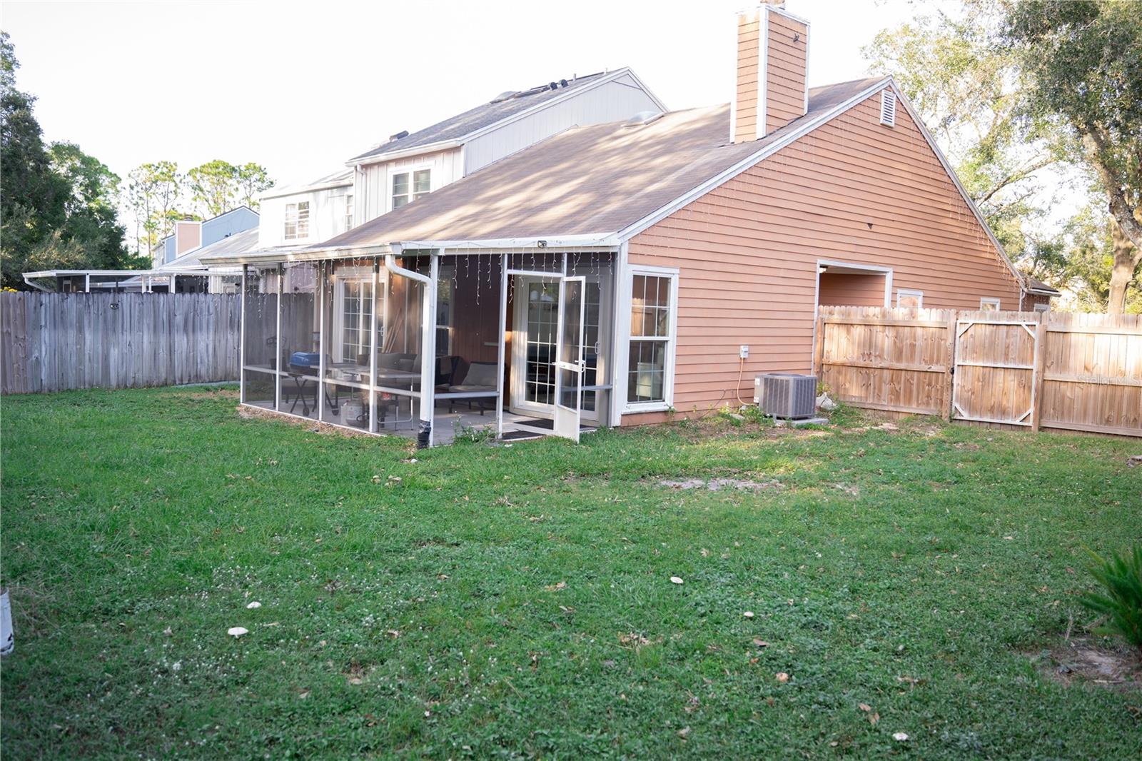 9468 FOREST HILLS CIR, TAMPA, FL, 33612