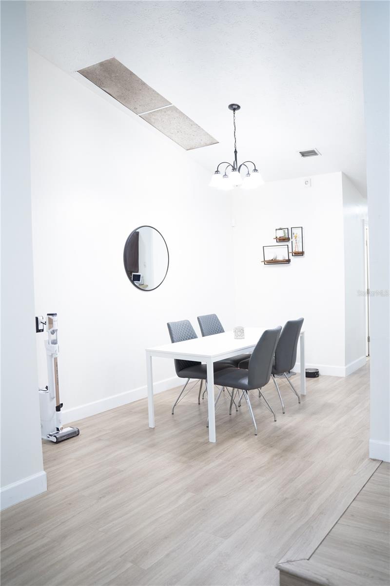 9468 FOREST HILLS CIR, TAMPA, FL, 33612