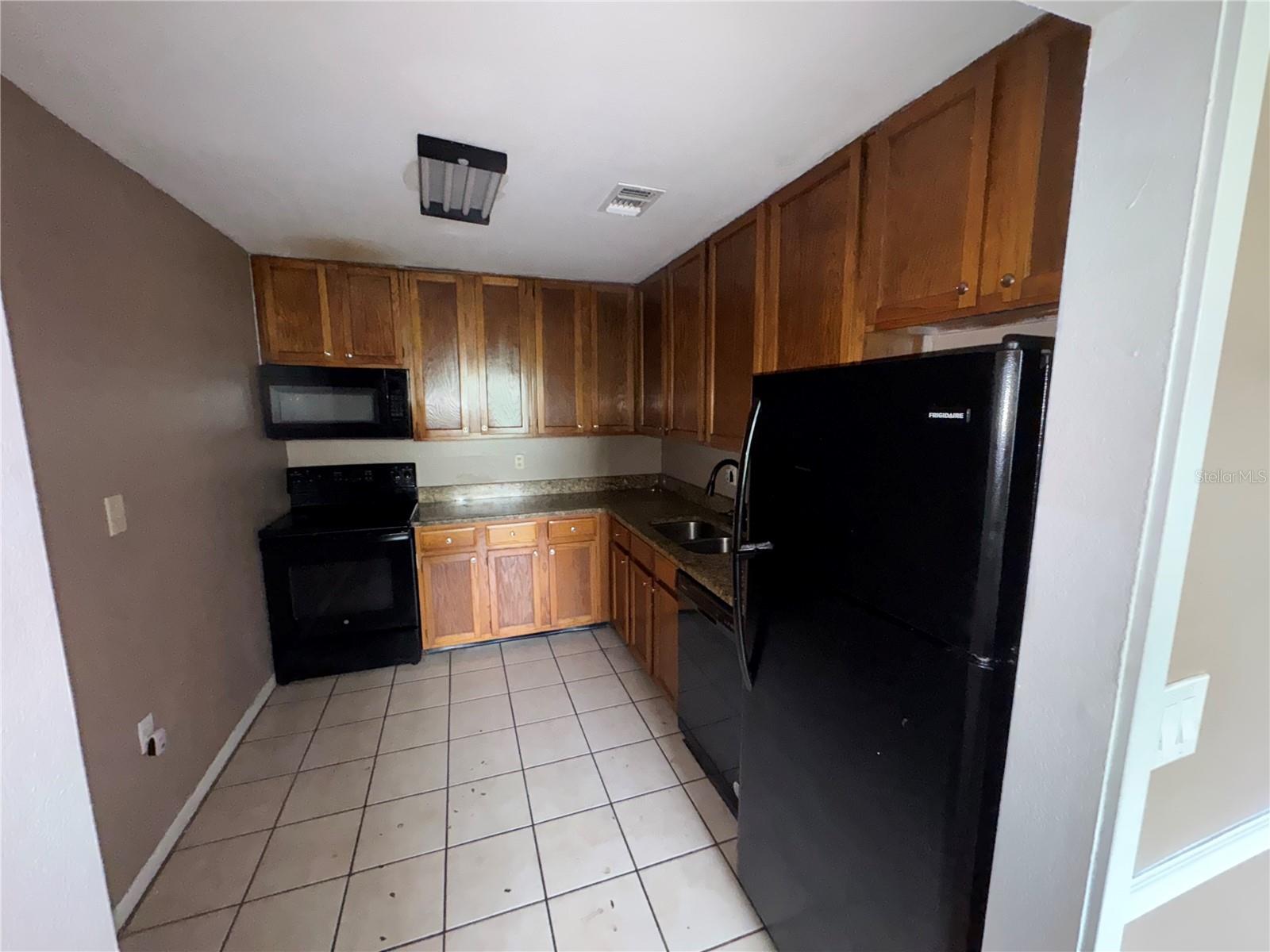 O6327313 Property Photo