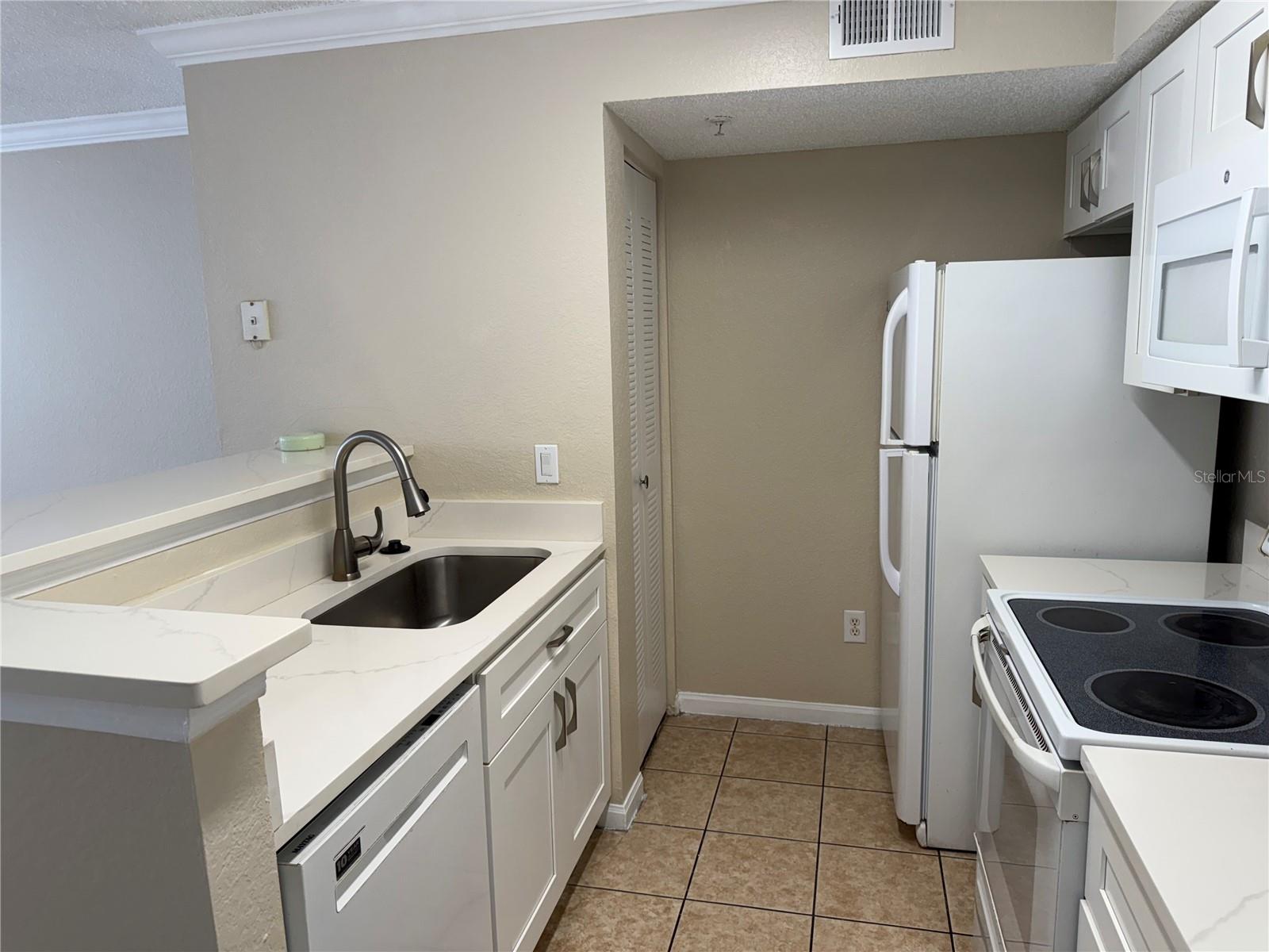 2208 N ANTIGUA PL #911, KISSIMMEE, FL, 34741