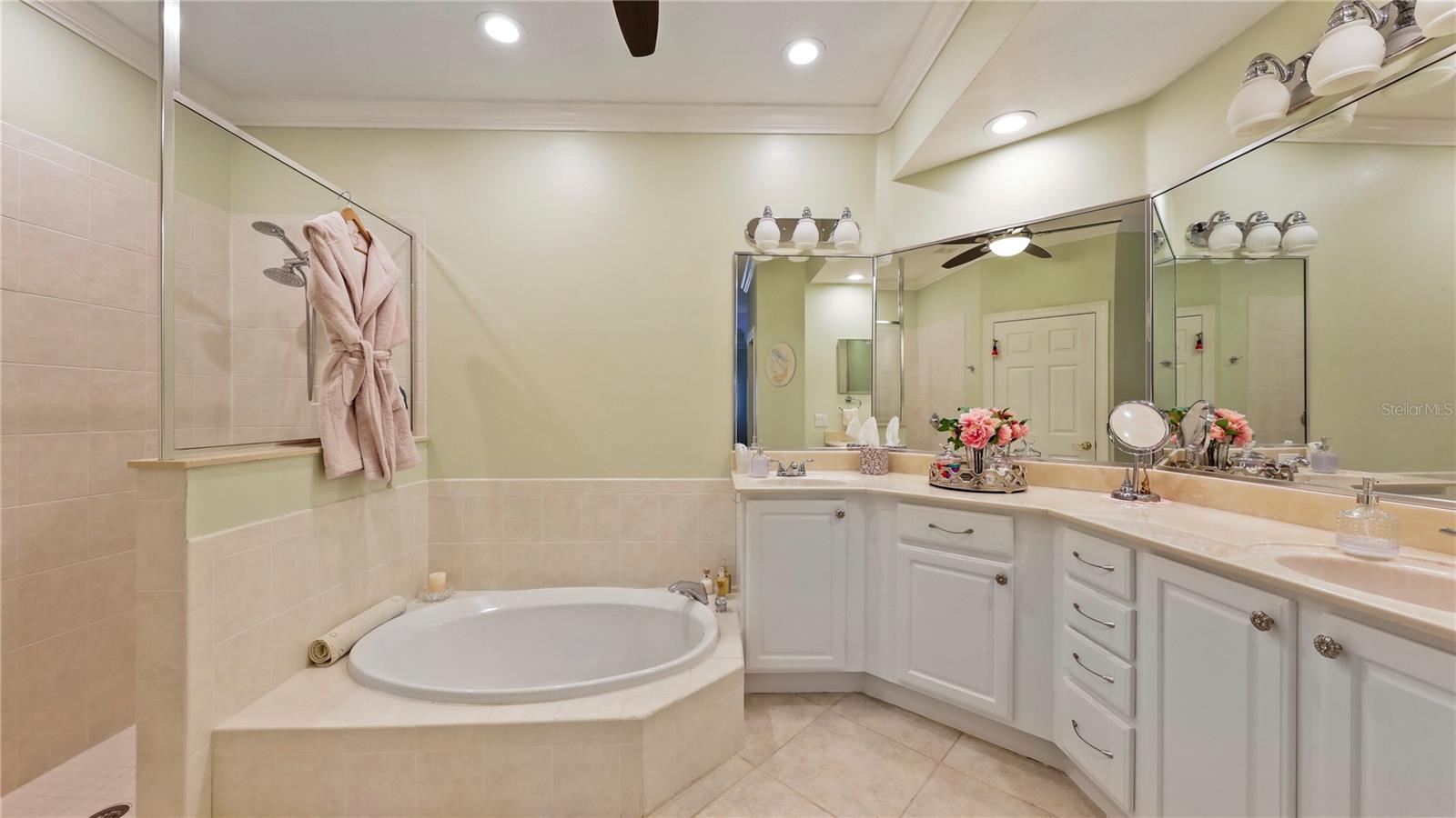 GARDEN TUB DUAL VANITY SINKS