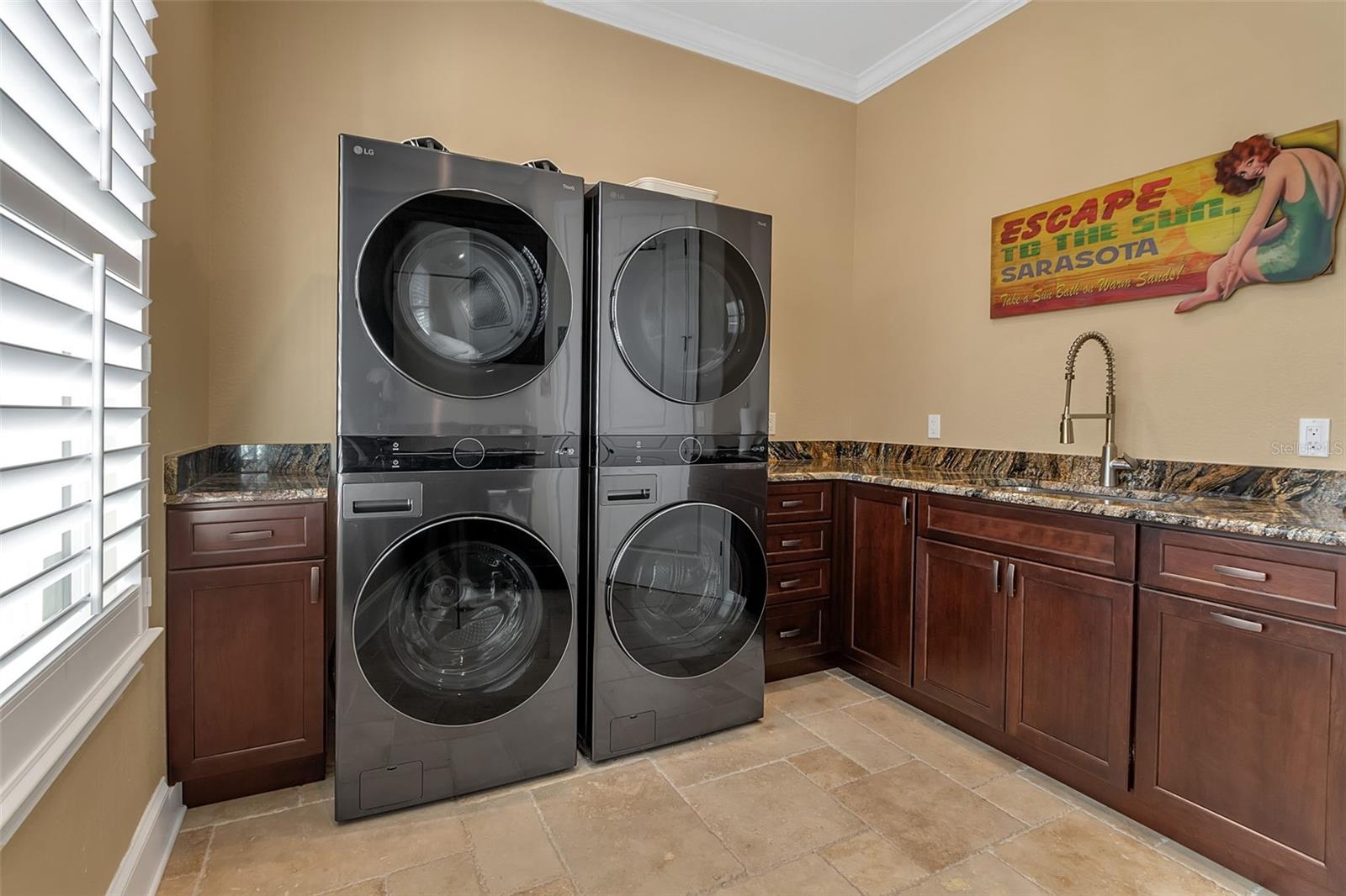 A4659027 Property Photo