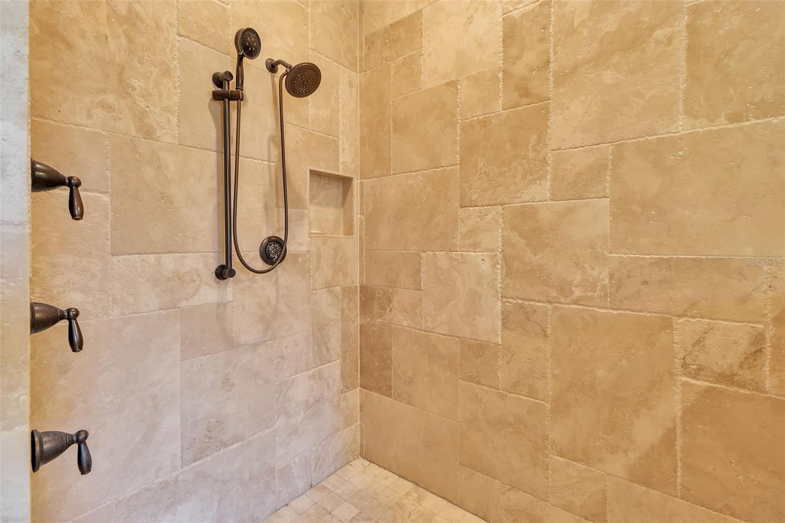 A4659027 Property Photo
