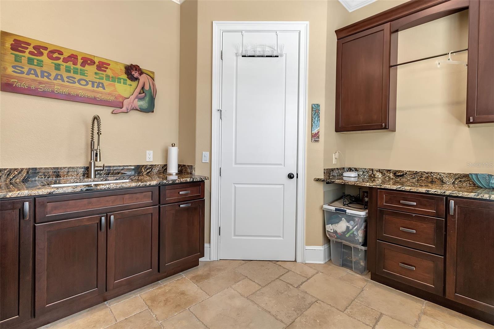 A4659027 Property Photo