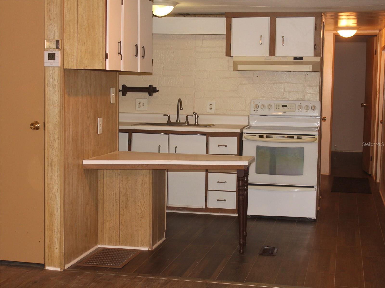 TB8408384 Property Photo