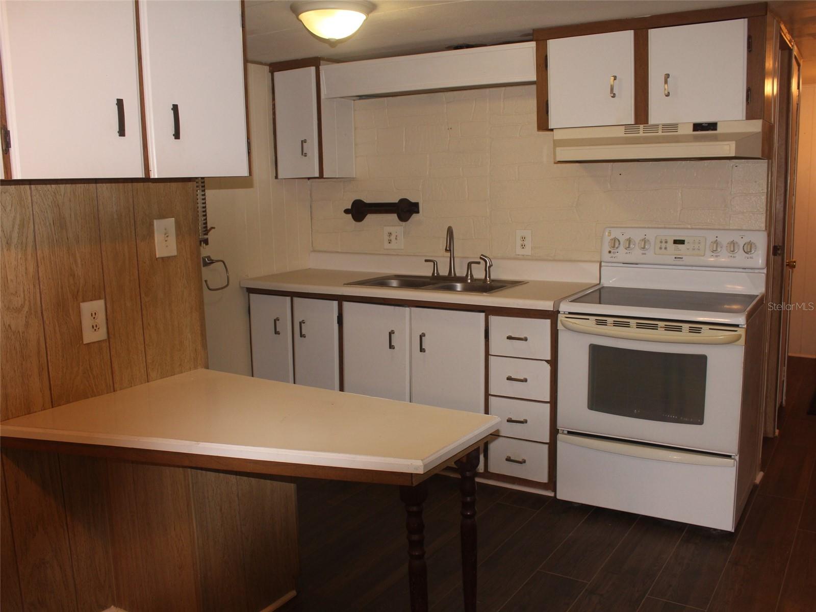 TB8408384 Property Photo