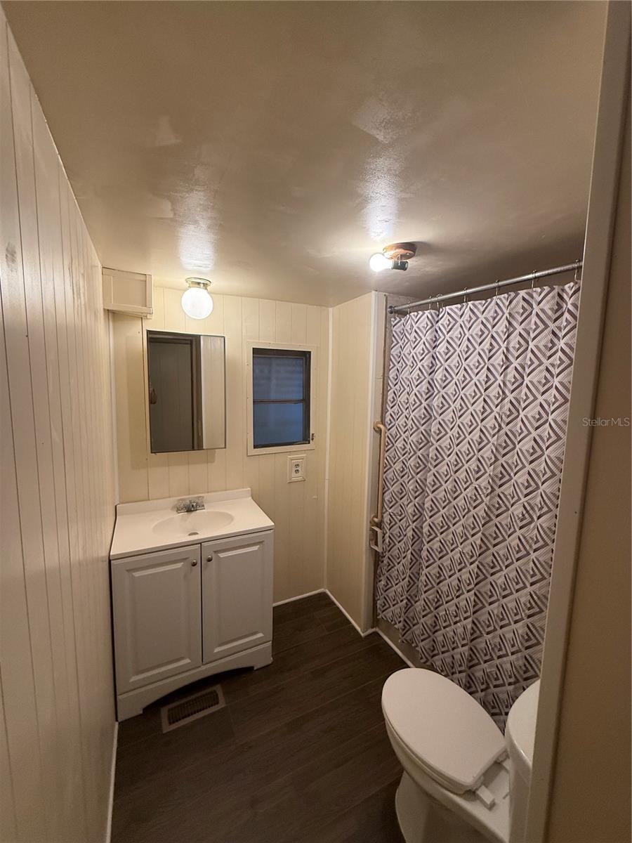 TB8408384 Property Photo