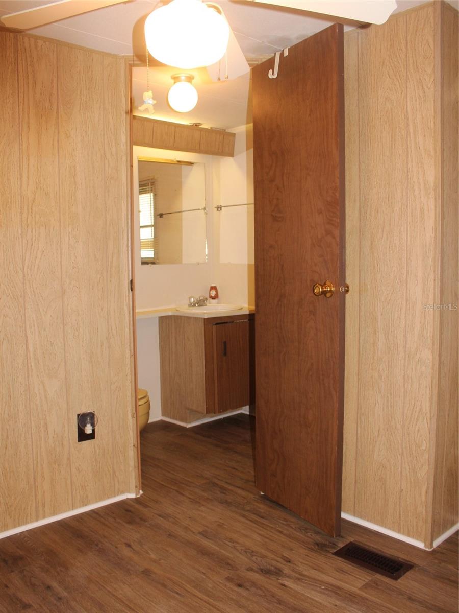 TB8408384 Property Photo