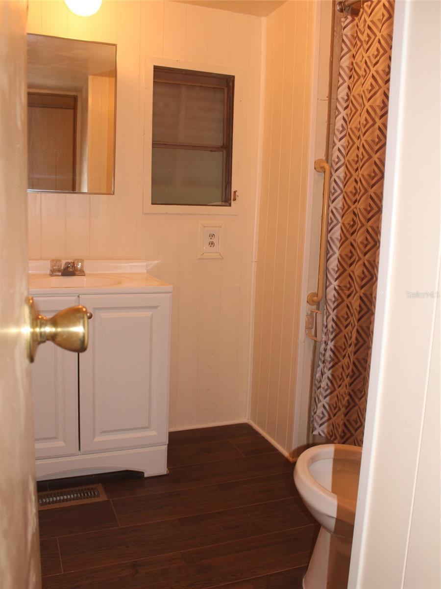 TB8408384 Property Photo