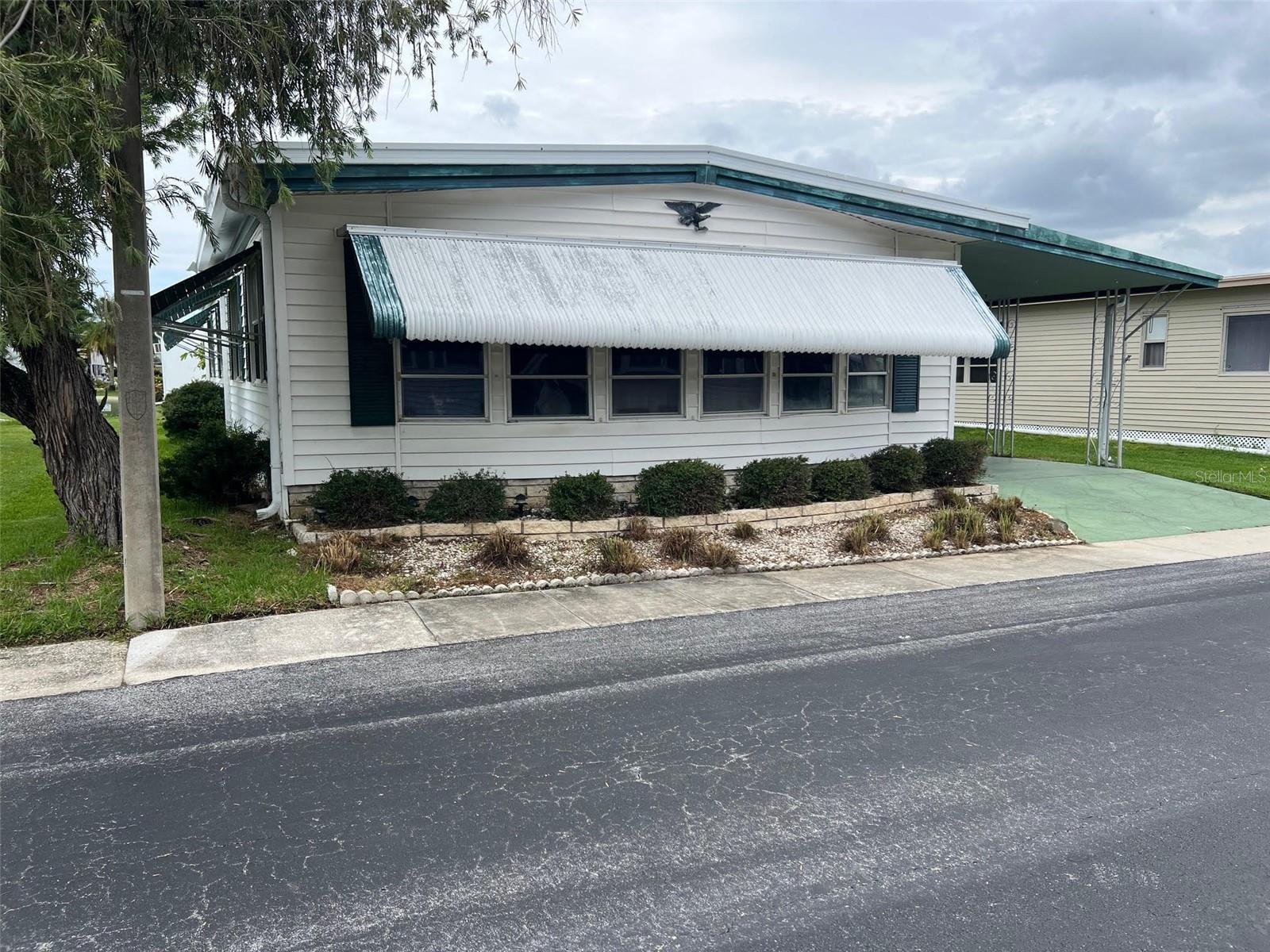 TB8408556 Property Photo