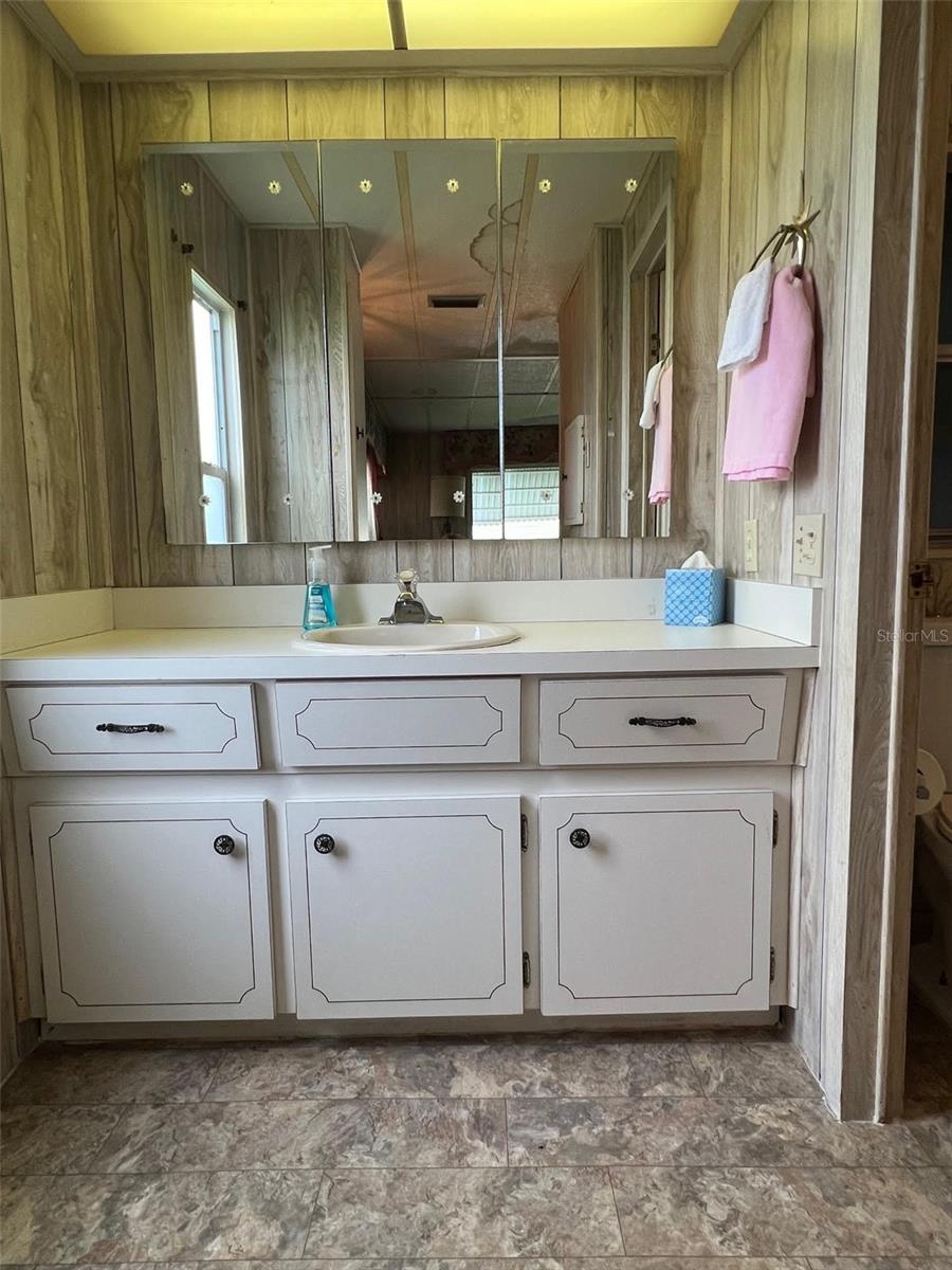 TB8408556 Property Photo