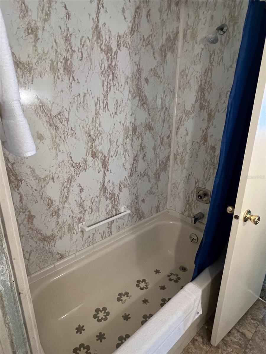 TB8408556 Property Photo