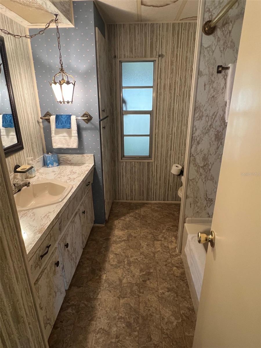 TB8408556 Property Photo