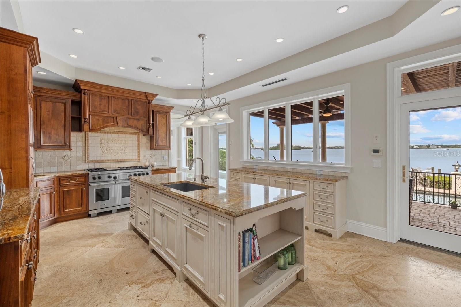 A4659292 Property Photo