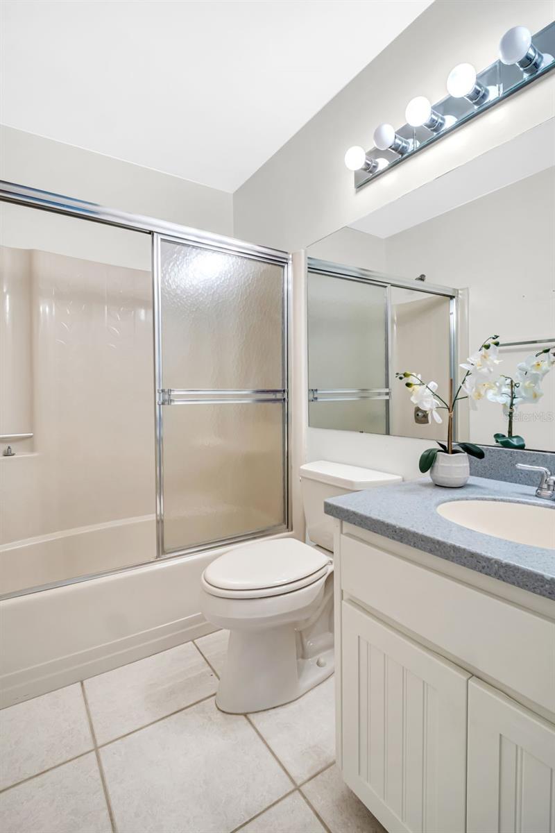 Hall bath located between main living & 2nd bedroom with tub/shower combo~
