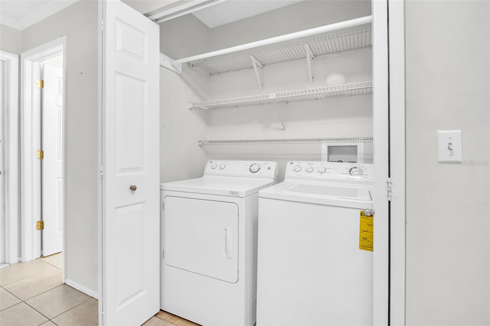 Inside laundry nicely located between the 2 bedrooms for great flow~