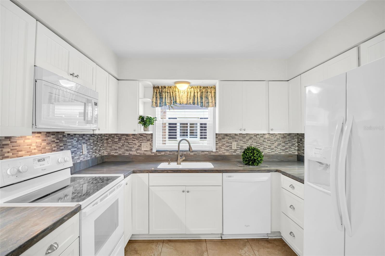Efficient arrangement with tons of cabinets & counter space for food prep~