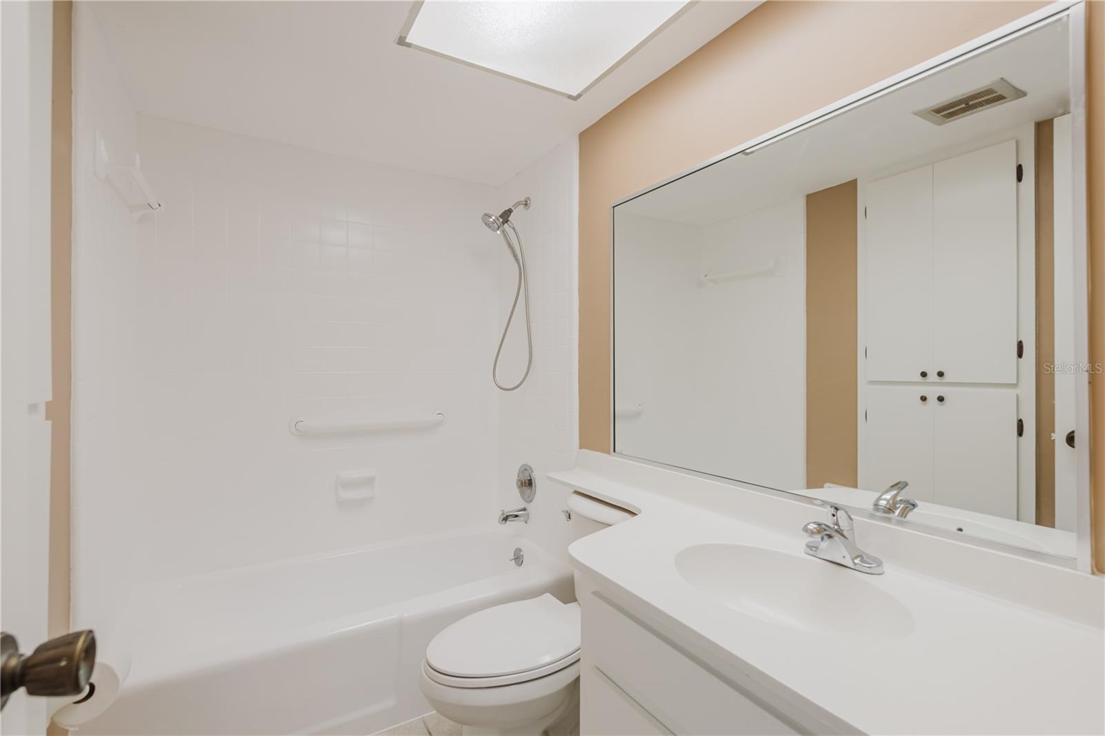 TB8408752 Property Photo