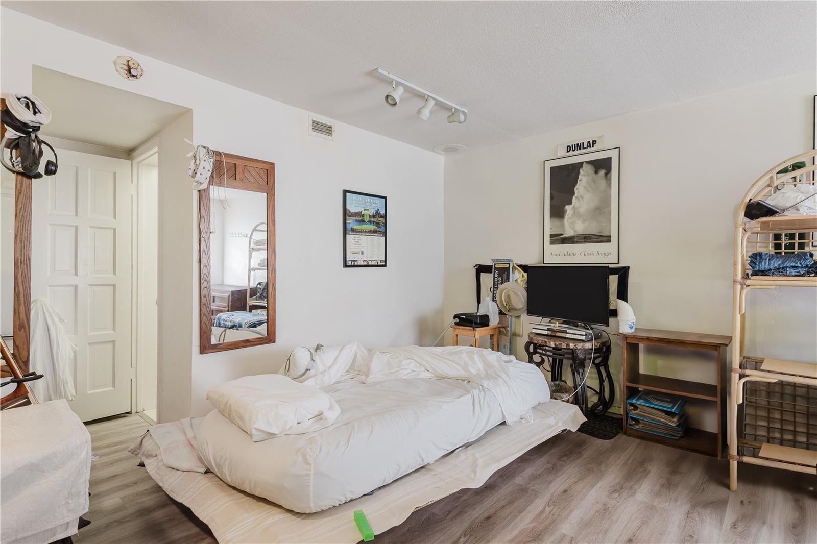 TB8408834 Property Photo