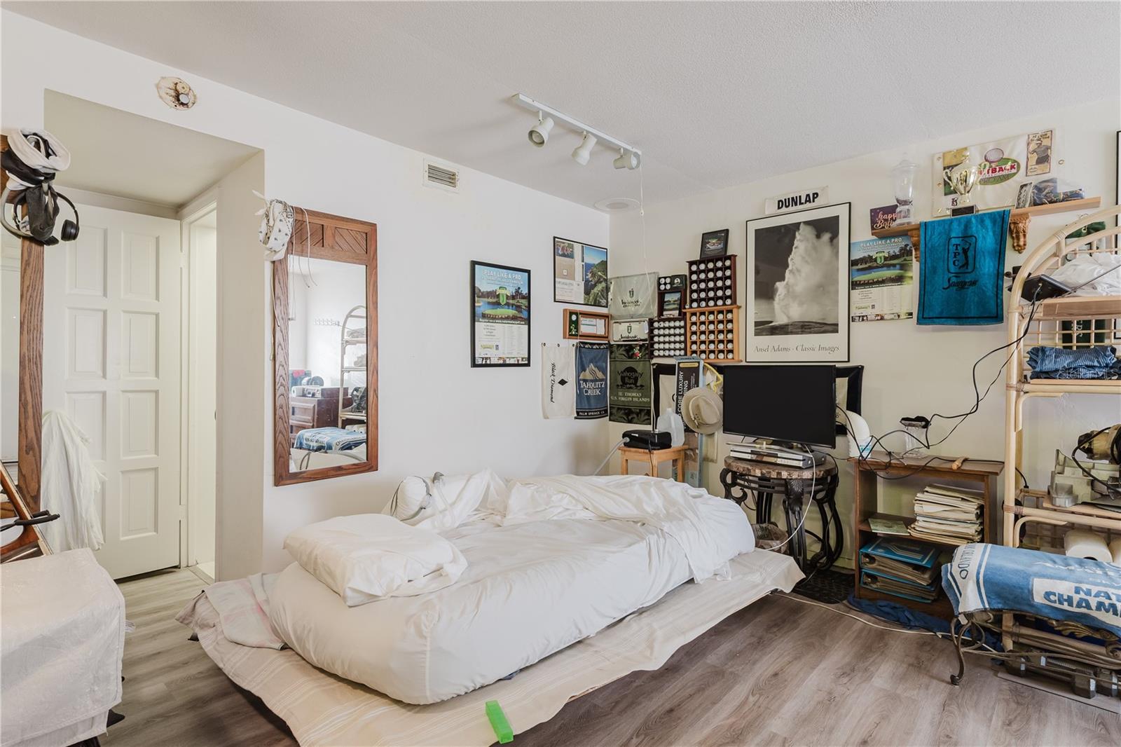 TB8408834 Property Photo