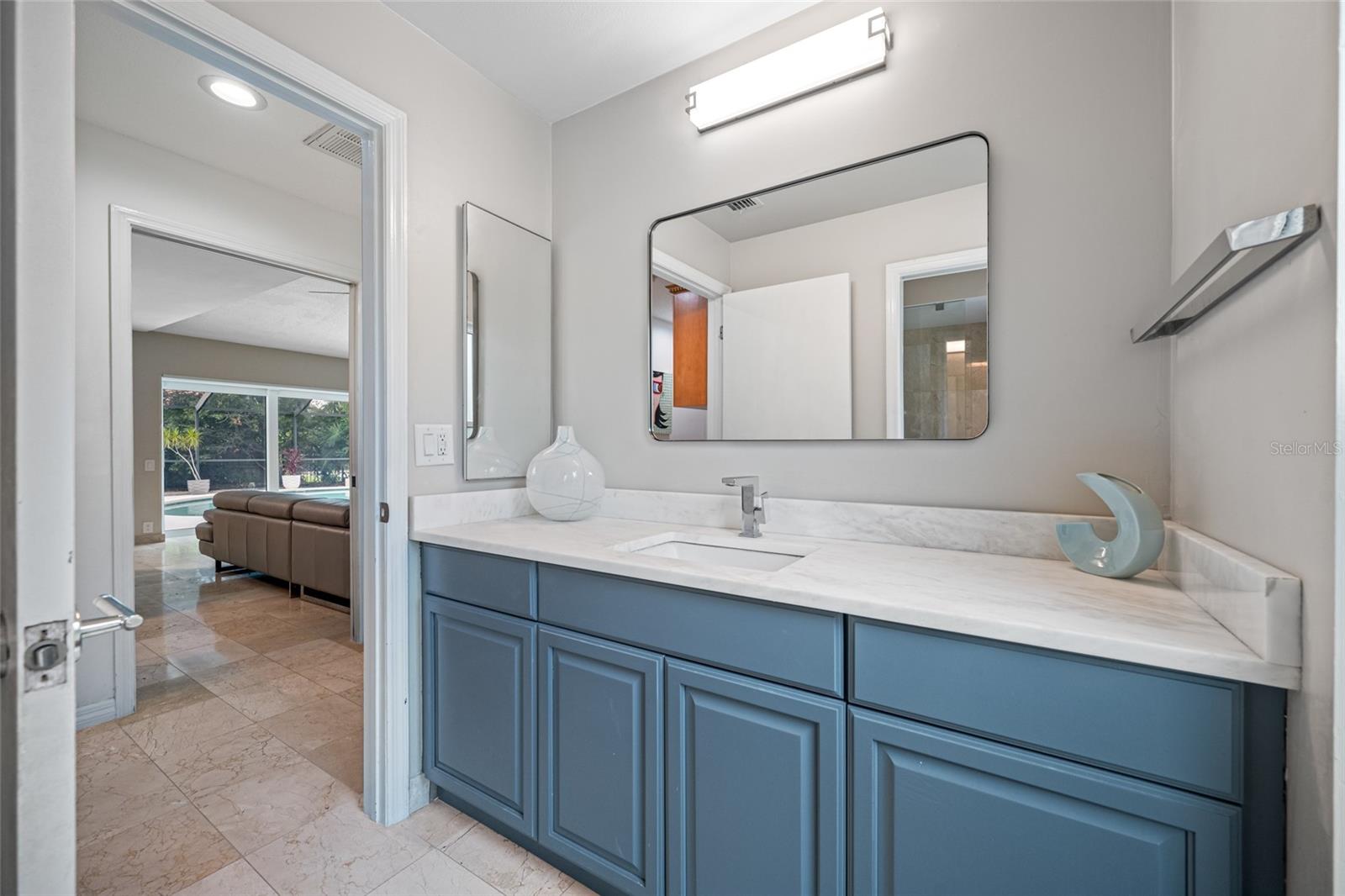 Guest bath between bedrooms