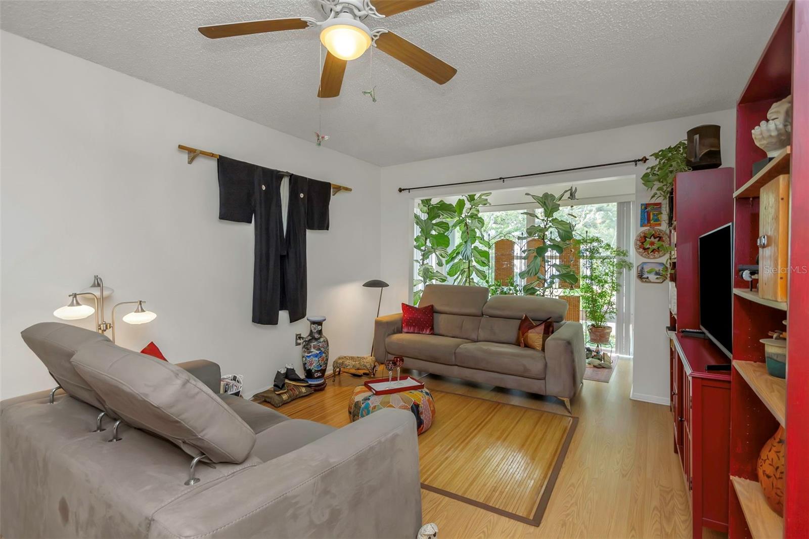 TB8409021 Property Photo