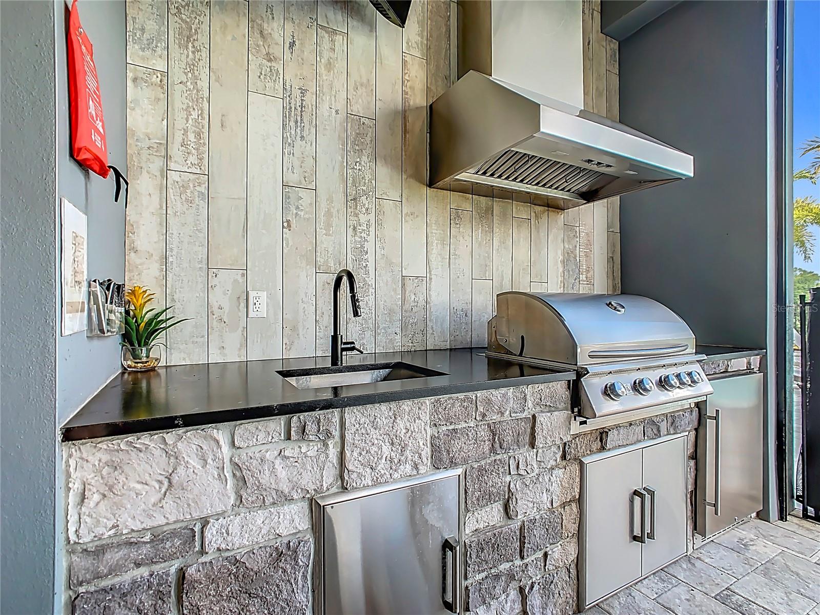 O6328697 Property Photo