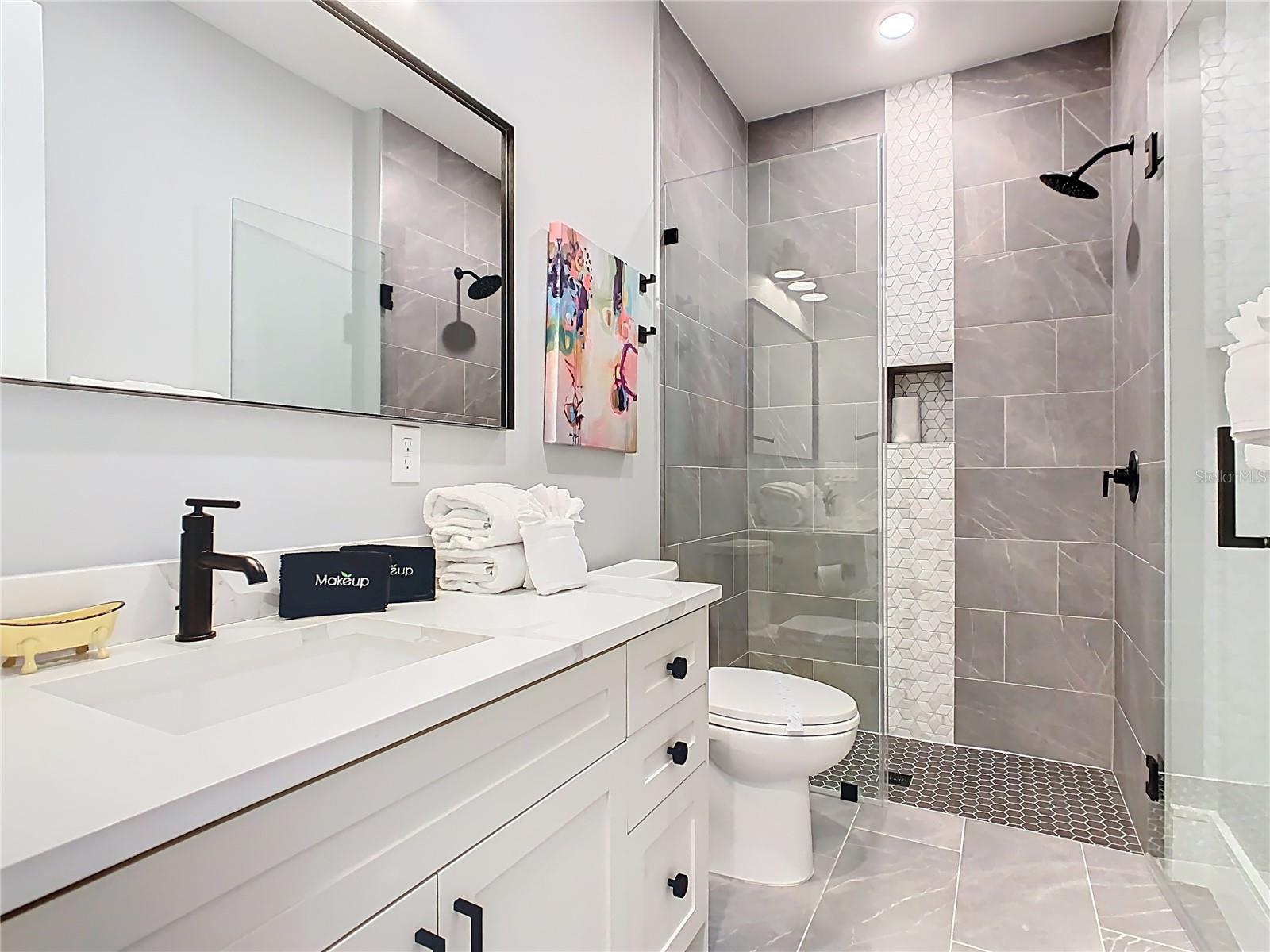 O6328697 Property Photo