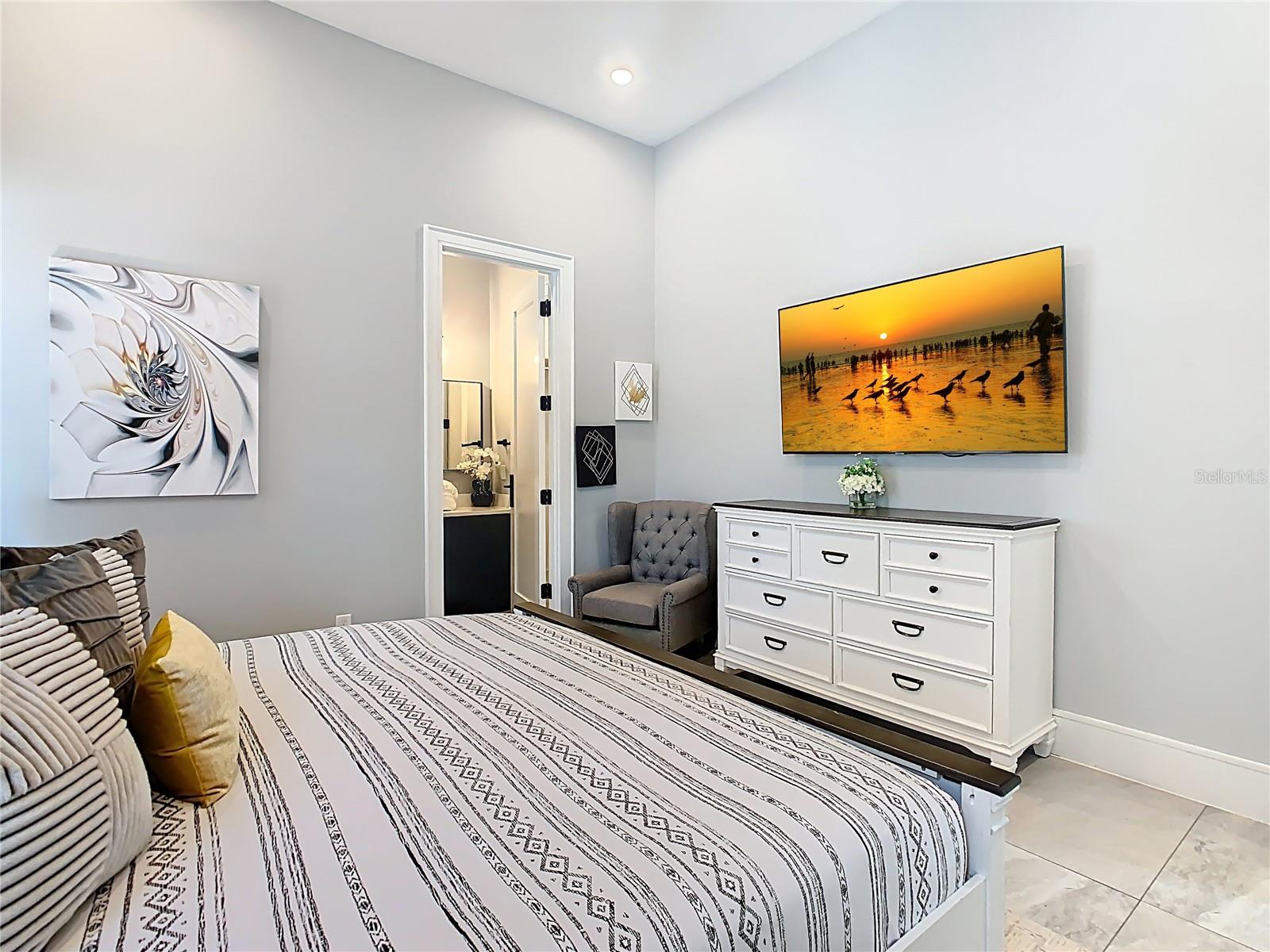 O6328697 Property Photo