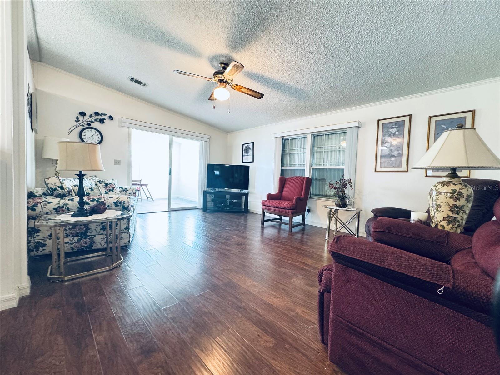 C7512607 Property Photo