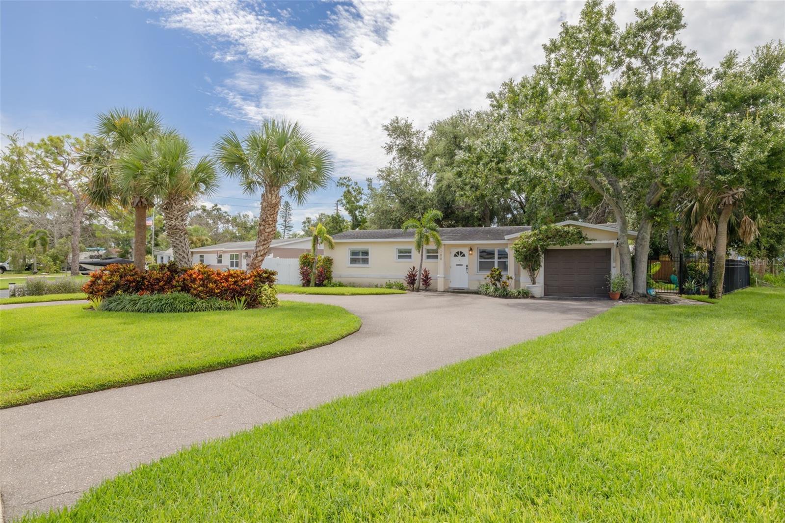 Horseshoe Drive