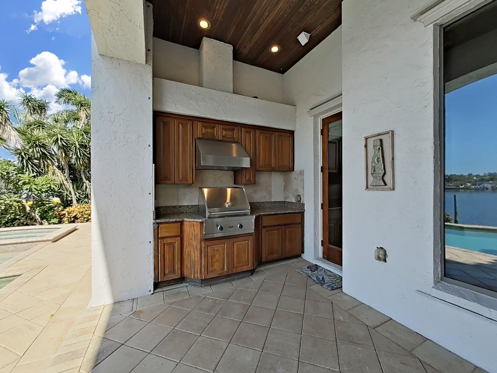 TB8409397 Property Photo