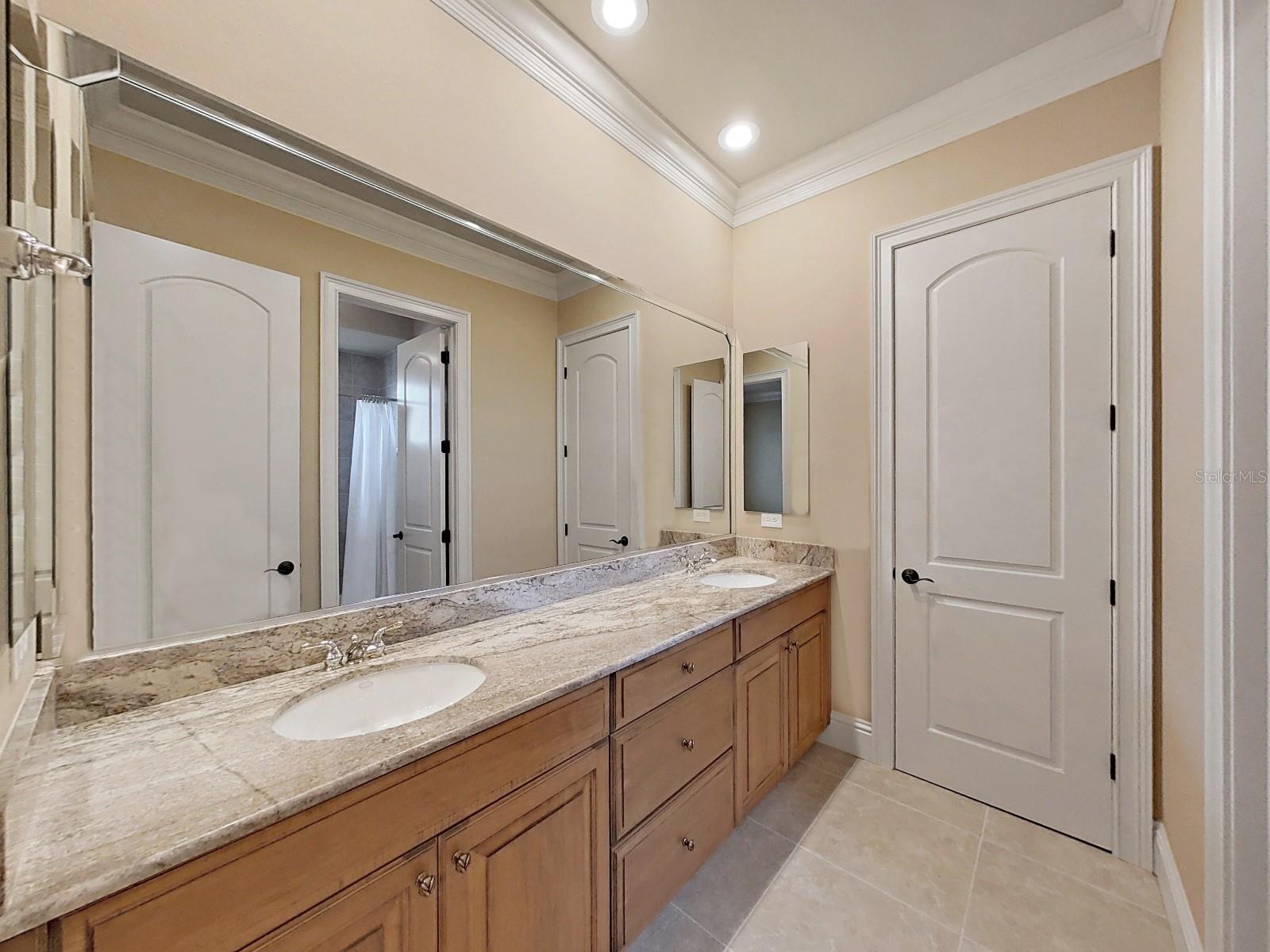 TB8409397 Property Photo