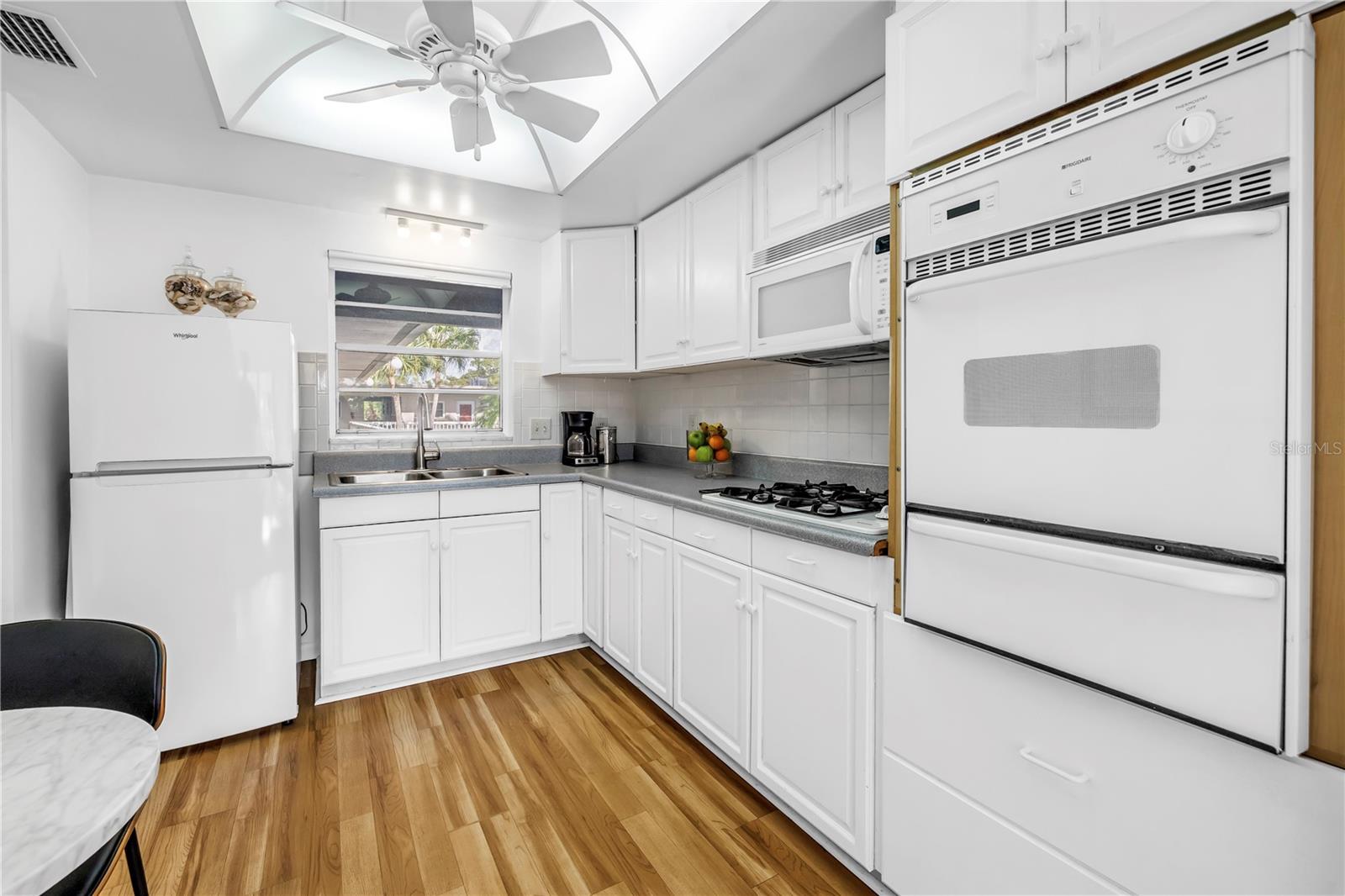 TB8409483 Property Photo