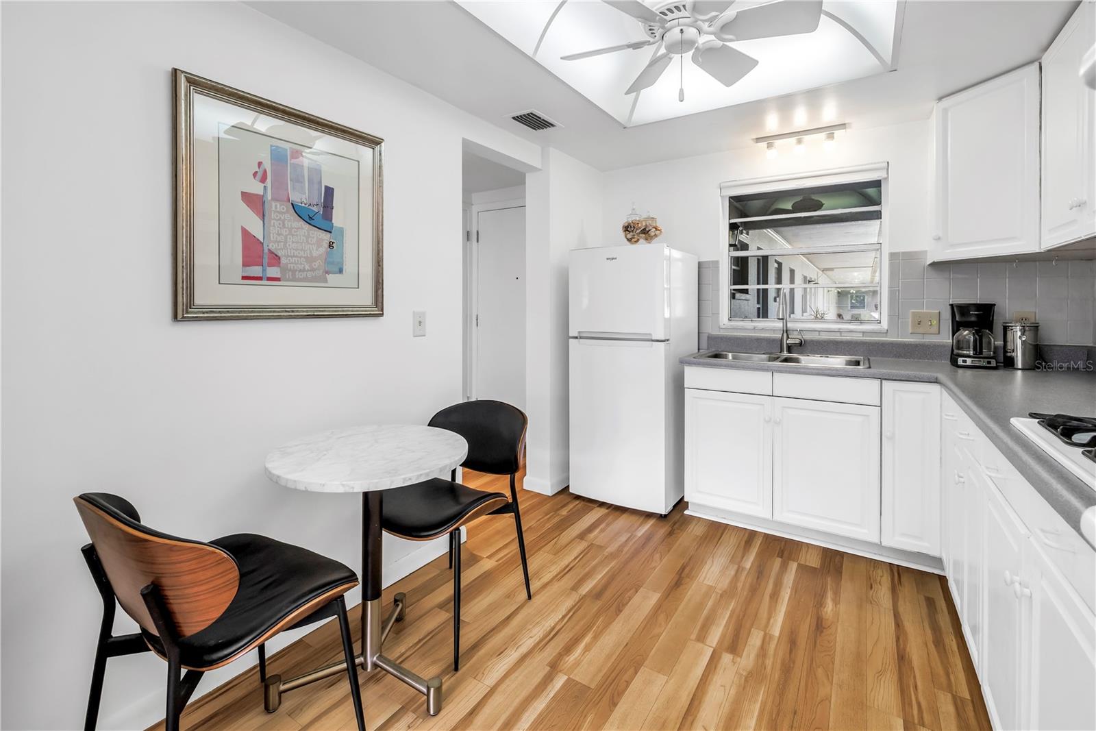 TB8409483 Property Photo